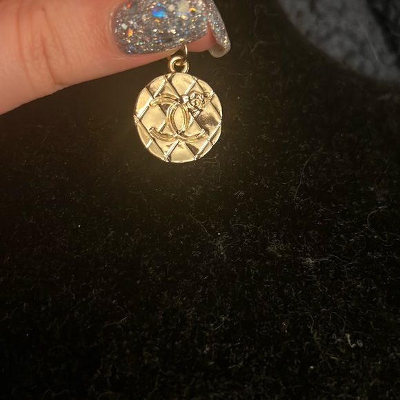 Lux Gold tone quilted Chanel pendants - Picture 1 of 3